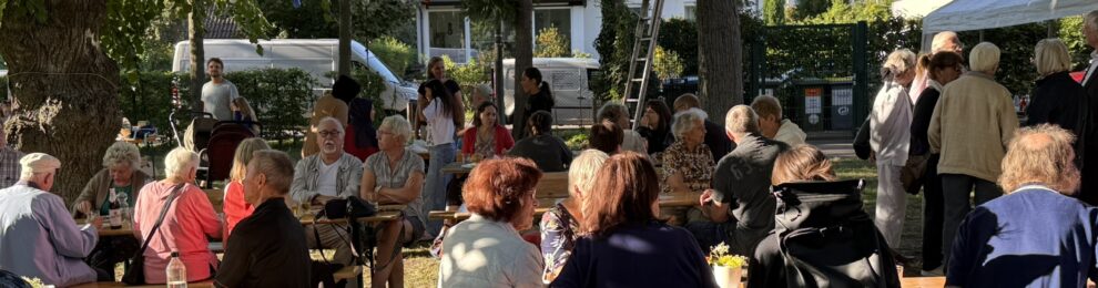 Begegnungen im Kirchgarten Begegnungen im Kirchgarten